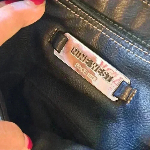 Handbag Nine West, black leather,  roomy 2 zippered sides - Picture 6 of 9